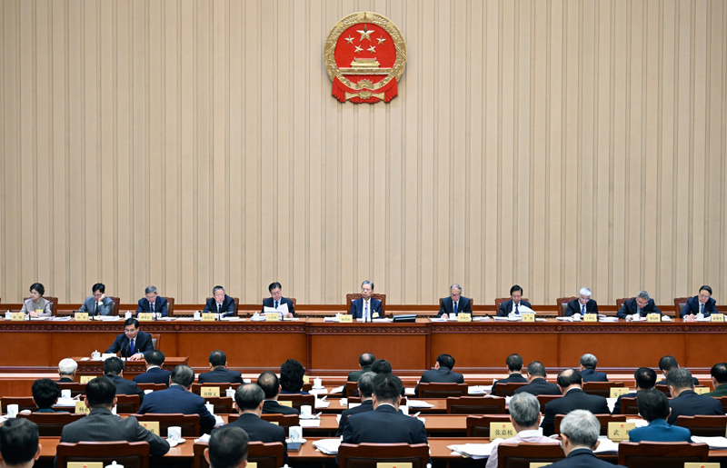 十四届全国人大常委会举行第六次委员长会议